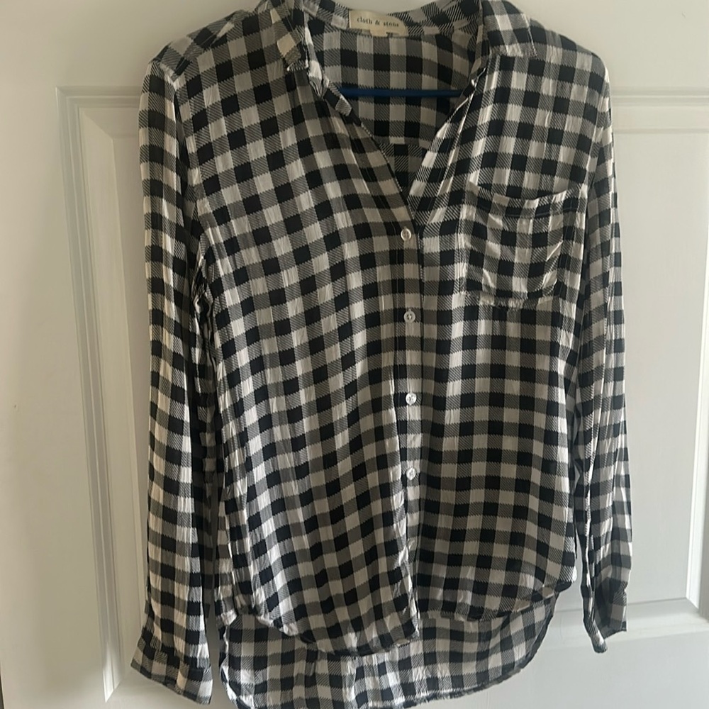 Black and white checkered butron down